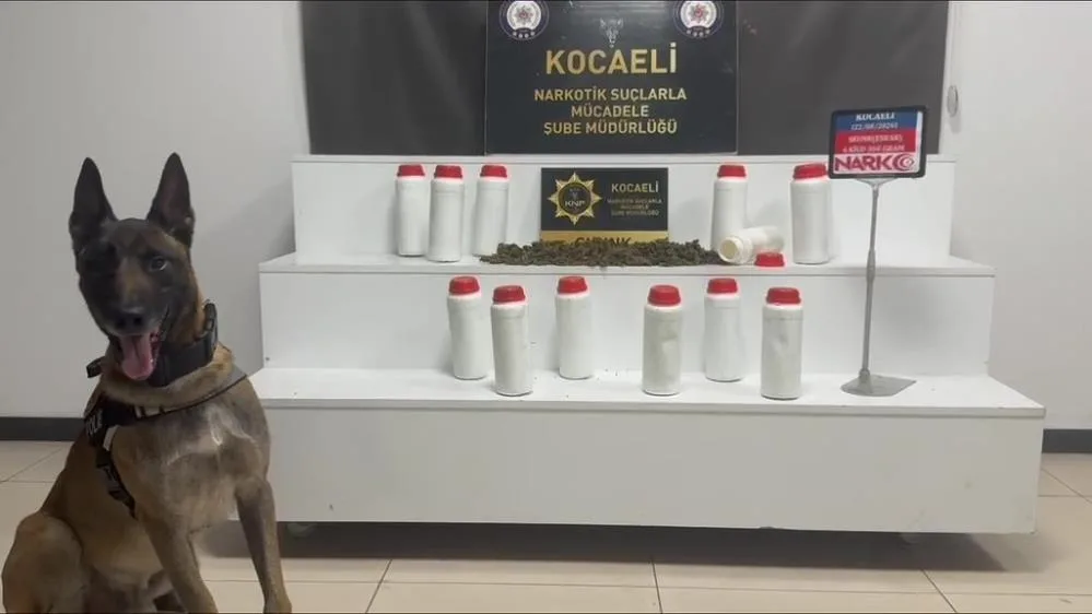 İzmit’te aracı durduran polis şoke oldu! Zuladan kilolarca esrar çıktı