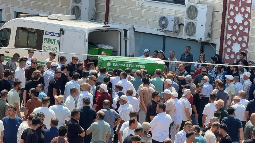 Darıca’da üç kardeşe acı veda! Doğum gününde son yolculuğuna uğurlandı