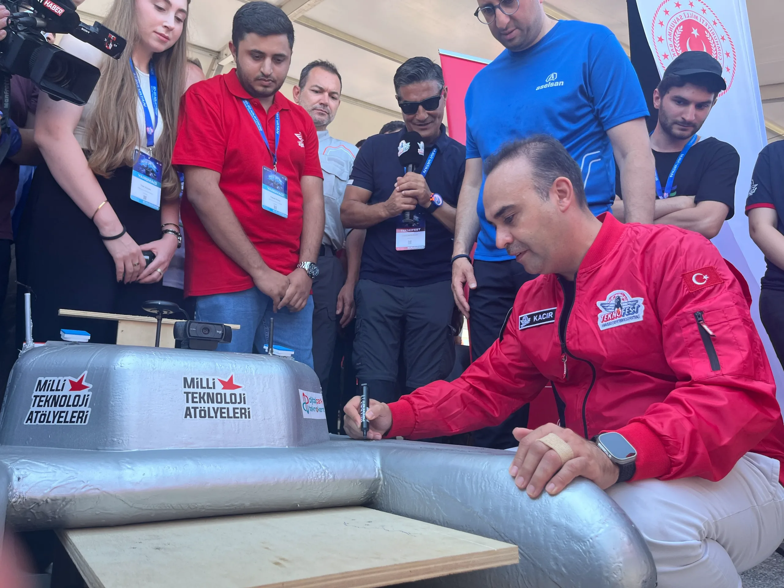 Sanayi ve Teknoloji Bakanı Kacır, TEKNOFEST Mavi Vatan'ı ziyaret etti