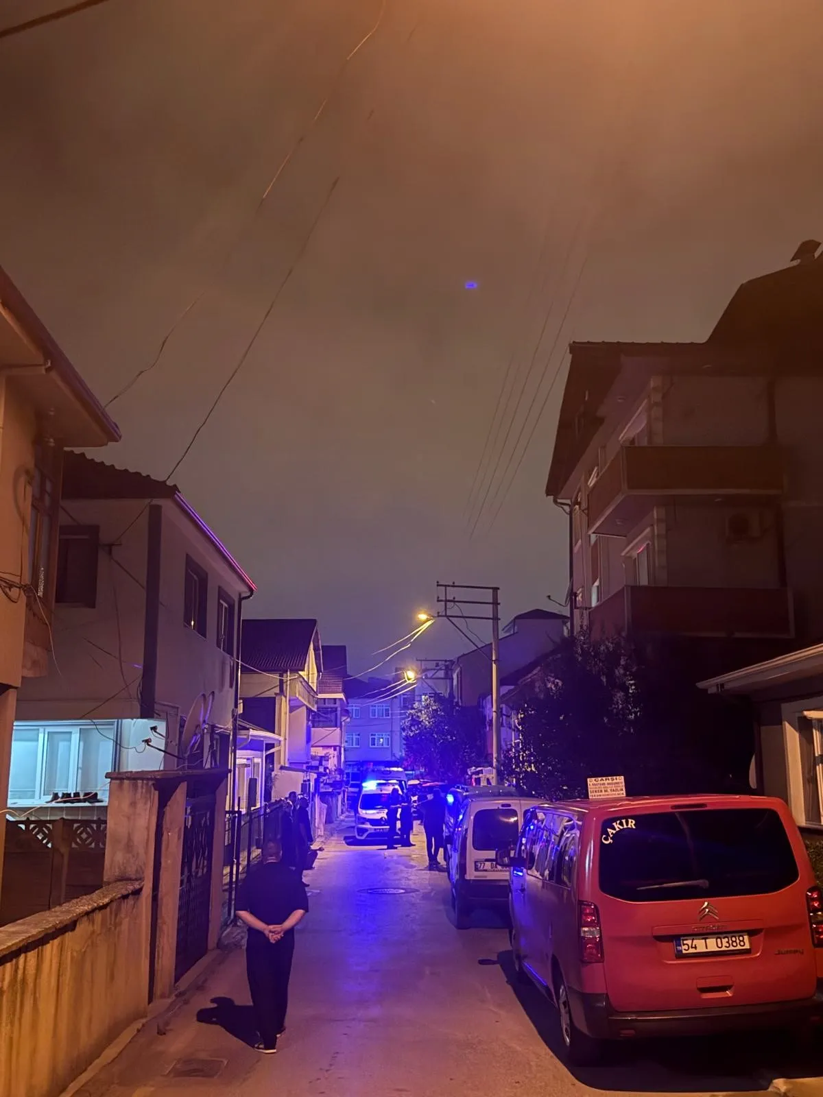 Eşini vurup olay yerinden yürüyerek ayrıldı: O anlar kamerada