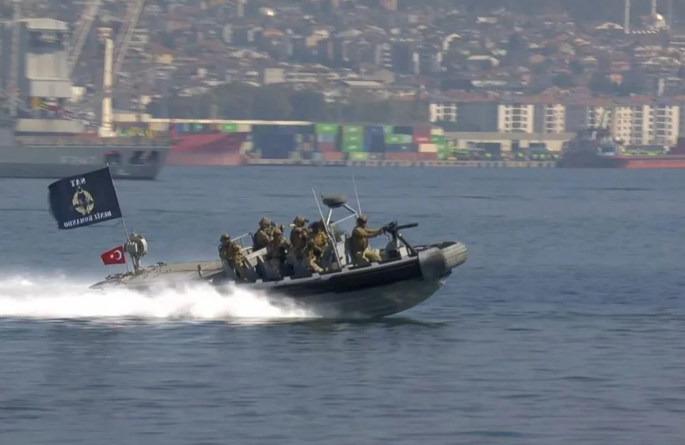 SAT ve SAS komandolarından gövde gösterisi! Ziyaretçiler nefesini tuttu