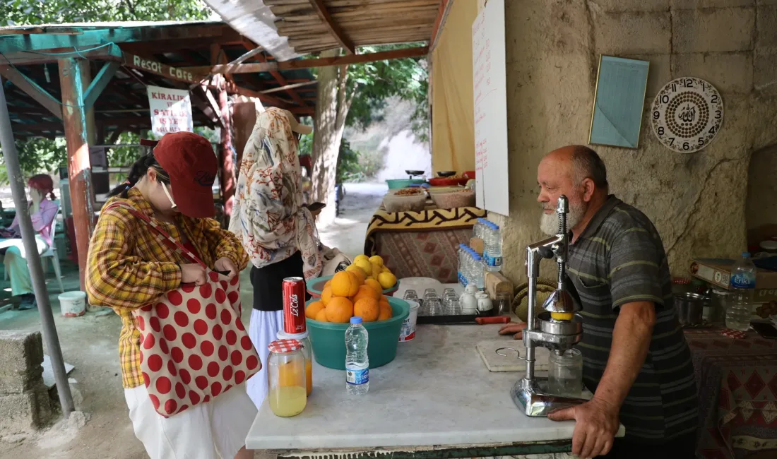 Kapadokya'nın önemli destinasyonları arasında yer alan Kızılçukur Vadisi'nde 70 yaşındaki