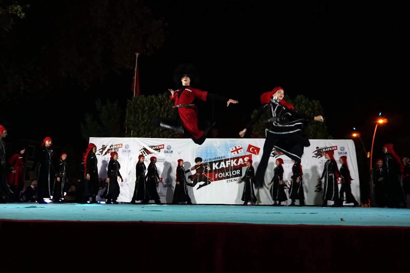 Gölcük'te folklör rüzgarı