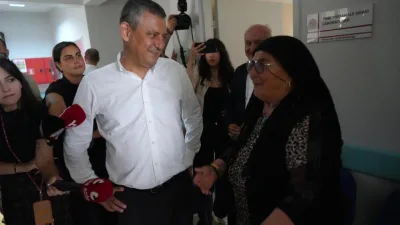 Özgür Özel, Kocaeli’nin Derince ilçesindeki ziyareti sırasında “Kılıçdaroğlu baba ne