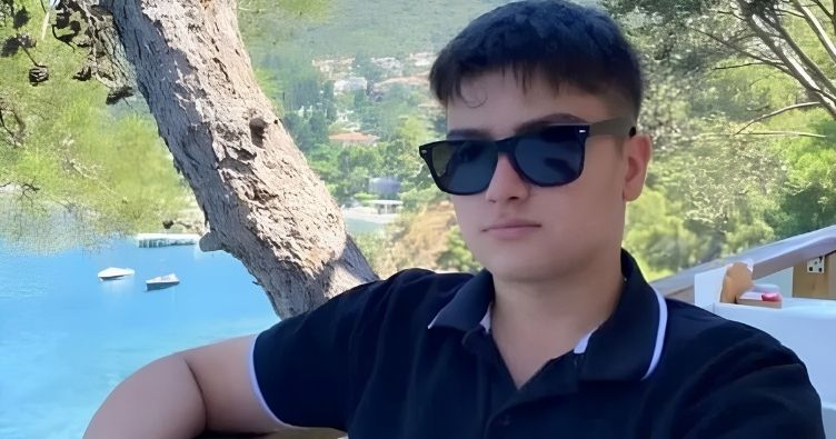 Sakarya'nın Erenler ilçesinde meydana gelen motosiklet kazasında ağır yaralanan 17