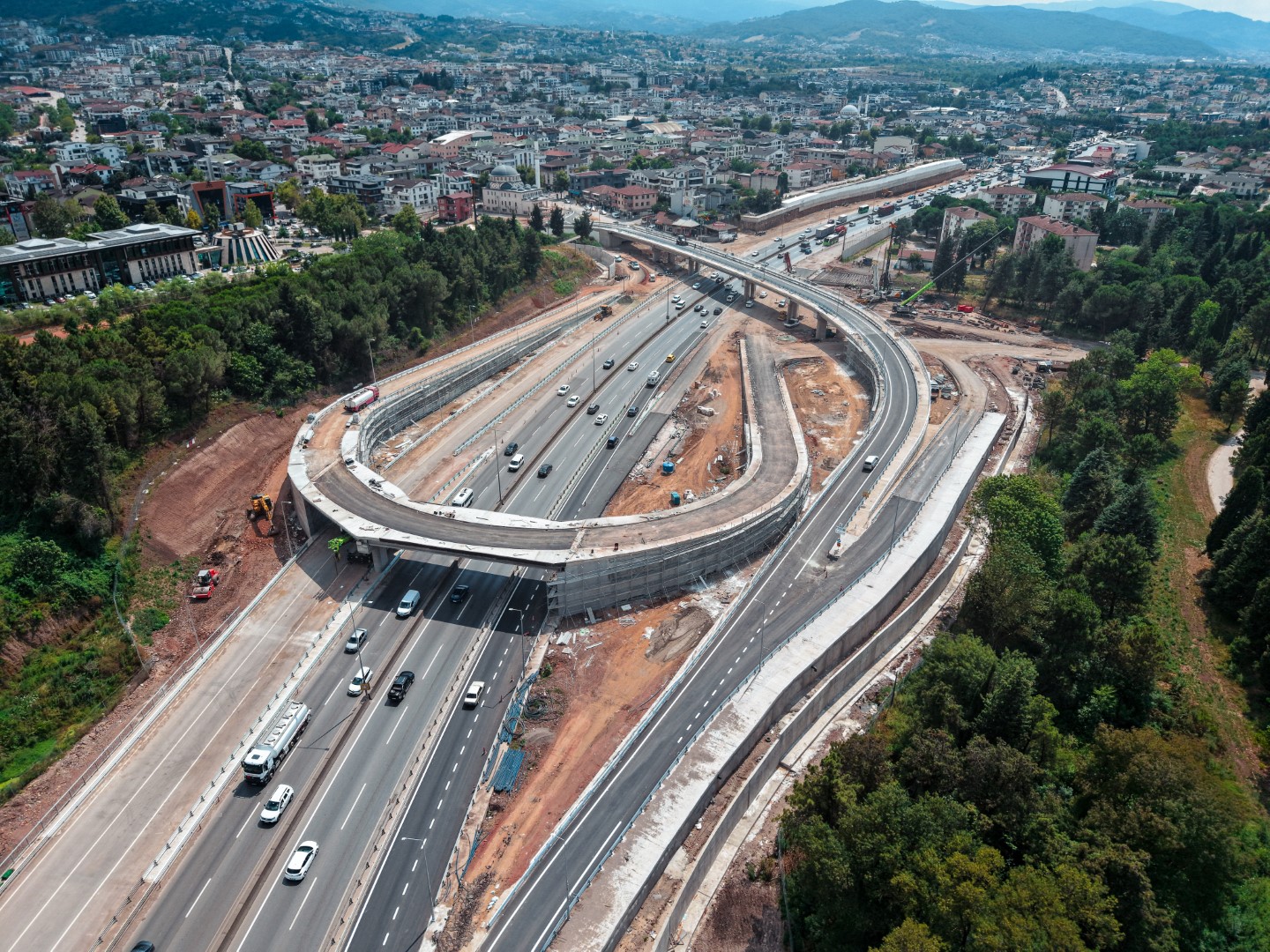 Sürücüler dikkat: D-130 trafiğe kapatıldı!