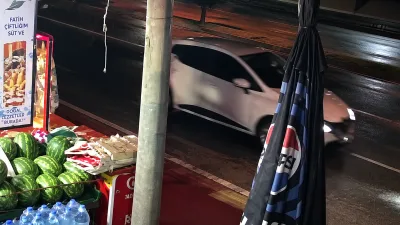Kocaeli Darıca’da otomobilin çarptığı 17 yaşındaki genç kız ağır yaralandı.