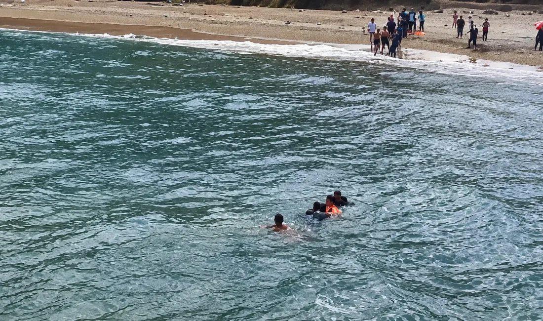 Kandıra’da denize giriş yasağına rağmen Bağırganlı Diriliş Koyu’nda suya giren