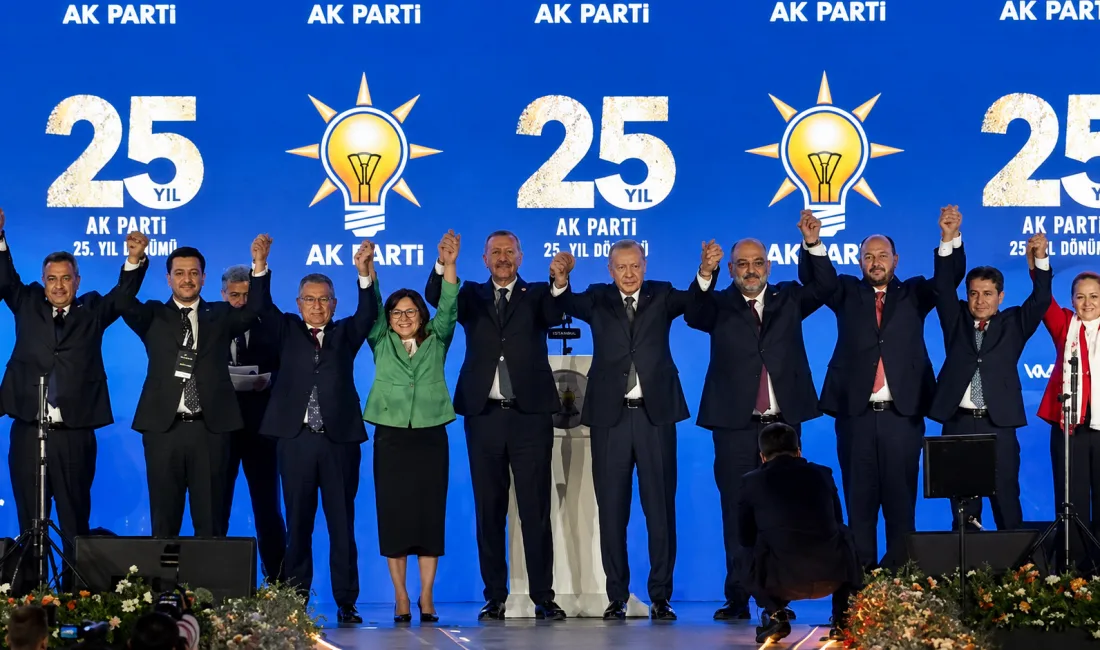 Ak Parti'nin 25. kuruluş yıl dönümü programında 3 milletvekili ve