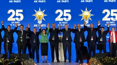 Ak Parti'nin 25. kuruluş yıl dönümü programında 3 milletvekili ve