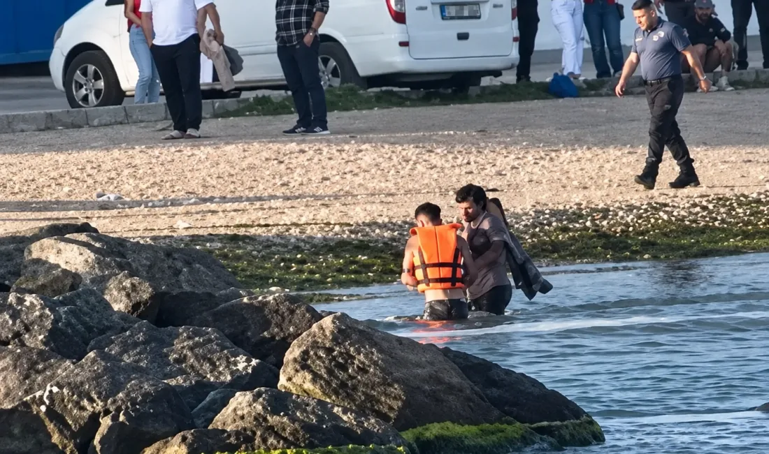 Kocaeli Darıca’da denize giren 28 yaşındaki A.E., boğulma tehlikesi geçirdi.