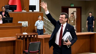 İBB'ye yönelik yolsuzluk soruşturması kapsamında görülen davada mahkeme, Ekrem İmamoğlu'nun
