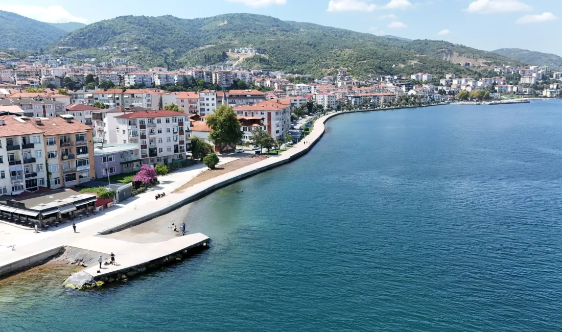 Kocaeli Büyükşehir Belediyesi ttarafından Gölcük Değirmendere sahilini yenilendi. Sahilde 200