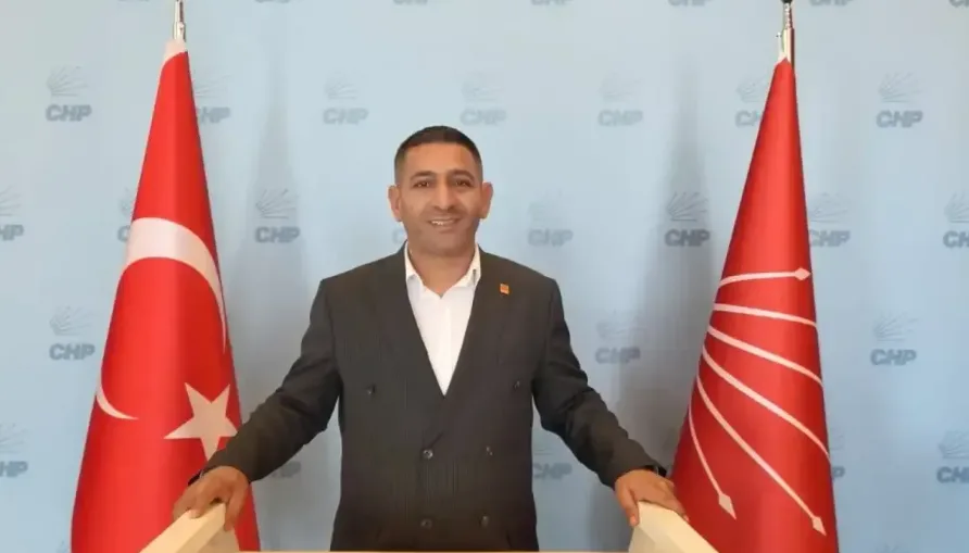 CHP Derince’de bayrak değişimi! Ali Gündüz görevi devraldı