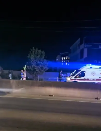 Kocaeli'de korkutan kaza: TIR devrildi 