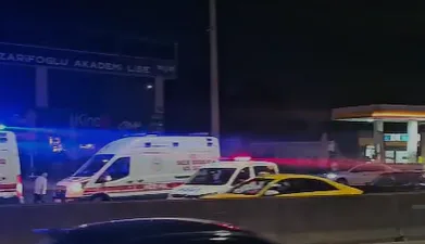 Kocaeli’nin Başiskele ilçesinde akşam saatlerinde seyir halinde olan bir tır,