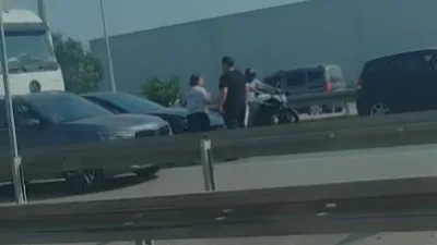 D100 karayolunun İzmit geçişi İstanbul istikametinde trafik kazası meydana geldi.