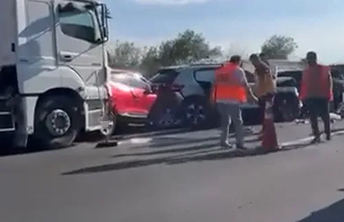 Sakarya Hendek’te Anadolu Otoyolu’nun İstanbul yönünde 12 aracın karıştığı zincirleme