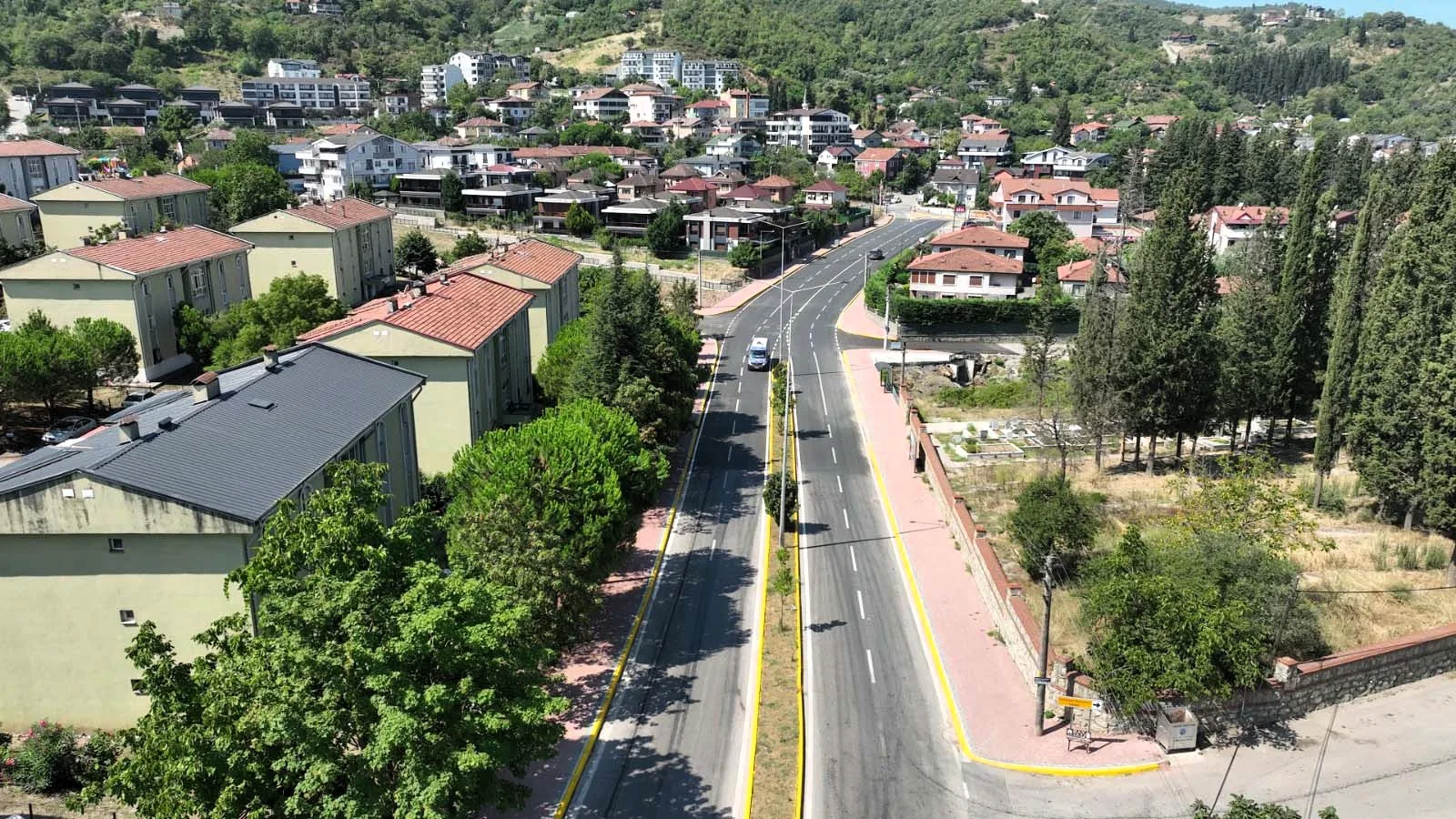Gölcük Örcün’de ulaşım sil baştan! Cadde tamamen yenilendi