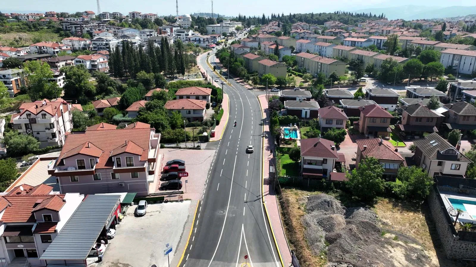 Gölcük Örcün’de ulaşım sil baştan! Cadde tamamen yenilendi