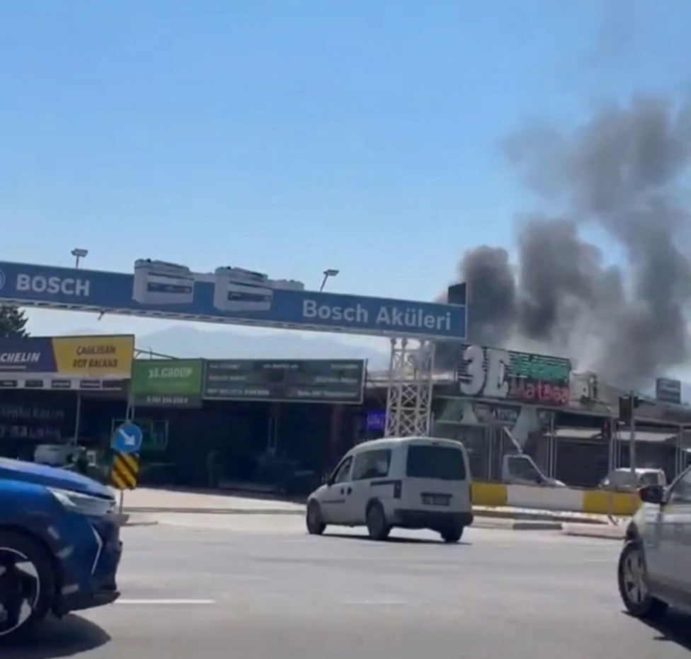 Son dakika Kocaeli'de yangın: Sanayi sitesinden alevler yükseliyor!