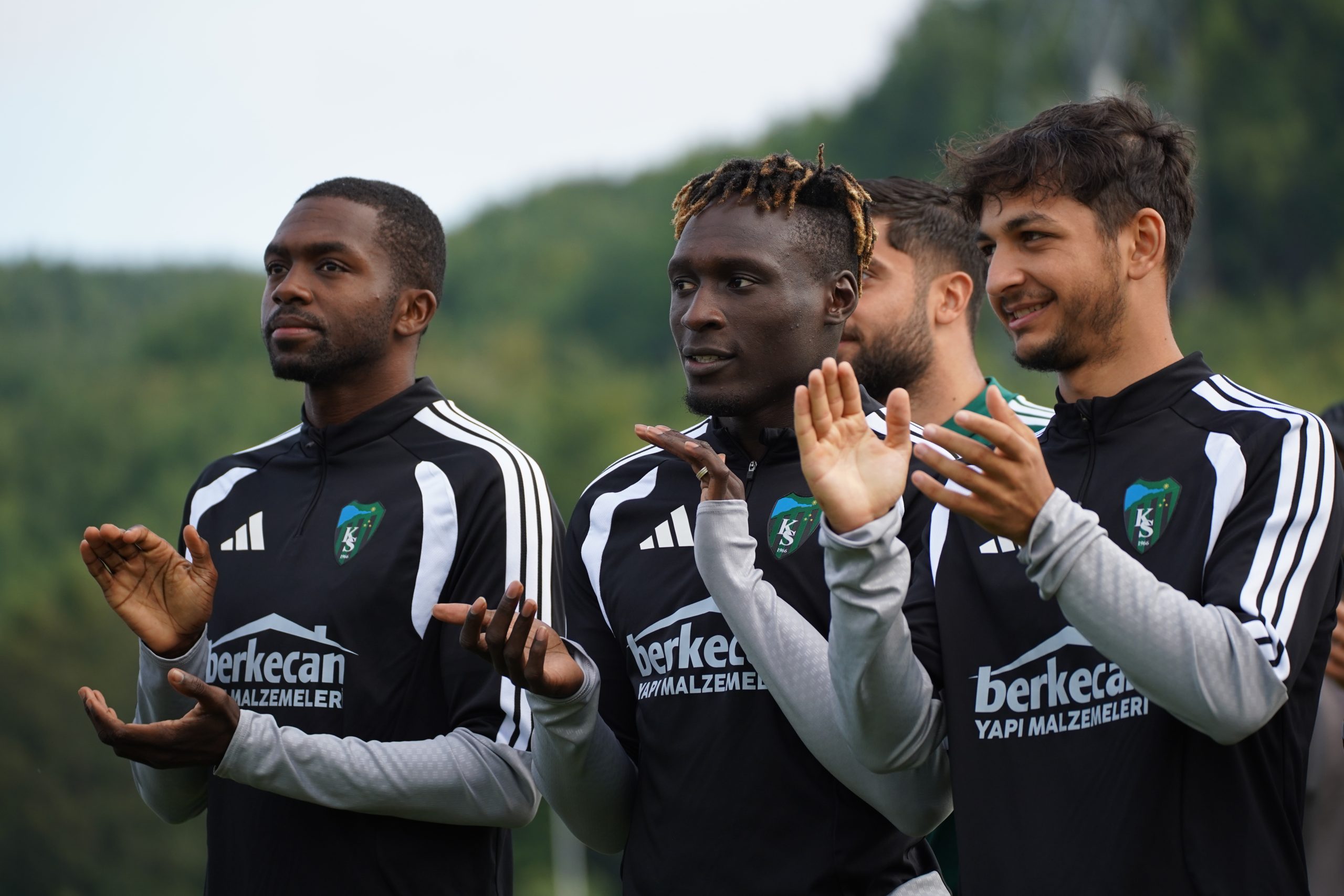Kocaelispor kampında taraftardan şov! Futbolculara moral yağdı