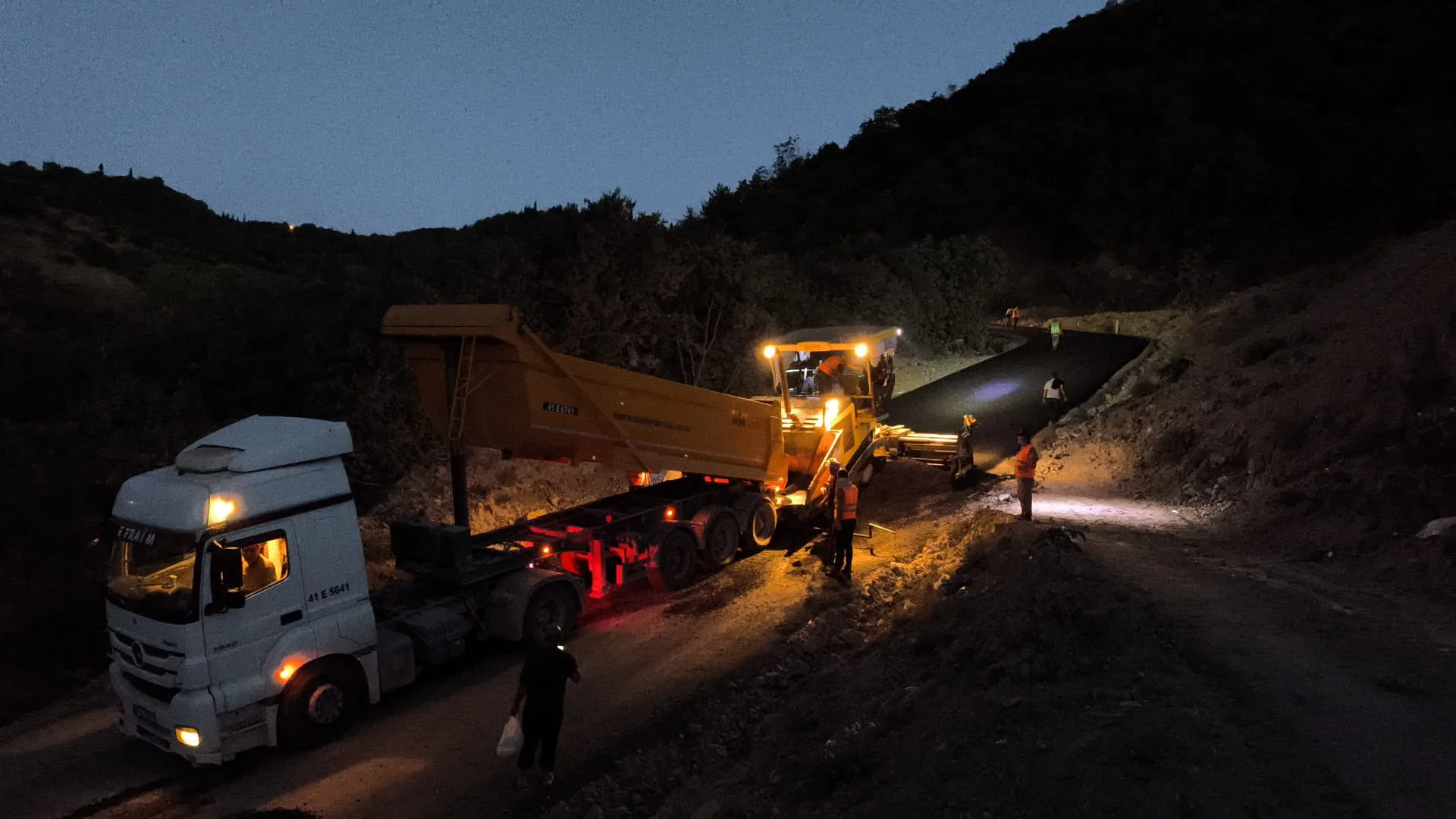 Büyükşehir’den Karamürsel’de yol hamlesi