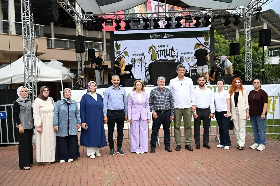 Yağmur Kartepe’yi durduramadı! Armut Şenliği’ne büyük ilgi