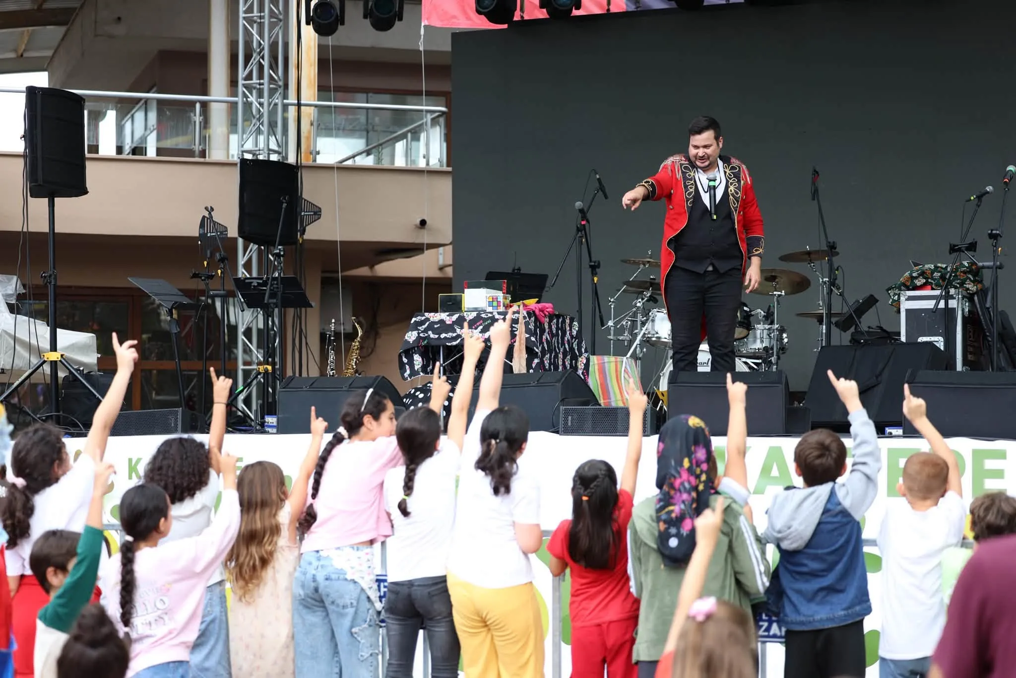 Yağmur Kartepe’yi durduramadı! Armut Şenliği’ne büyük ilgi