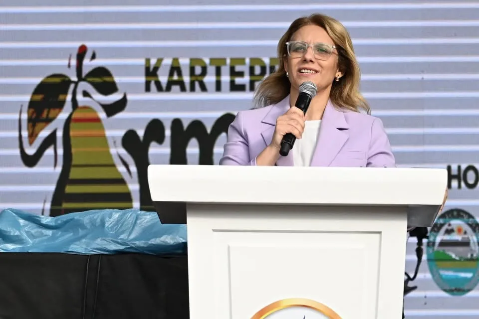 Yağmur Kartepe’yi durduramadı! Armut Şenliği’ne büyük ilgi
