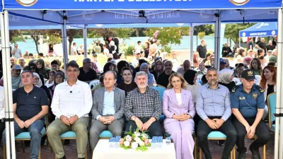 Kartepe’de düzenlenen Armut Şenliği yağmura rağmen yoğun ilgi gördü. Traktör