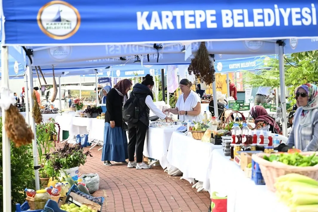 Yağmur Kartepe’yi durduramadı! Armut Şenliği’ne büyük ilgi