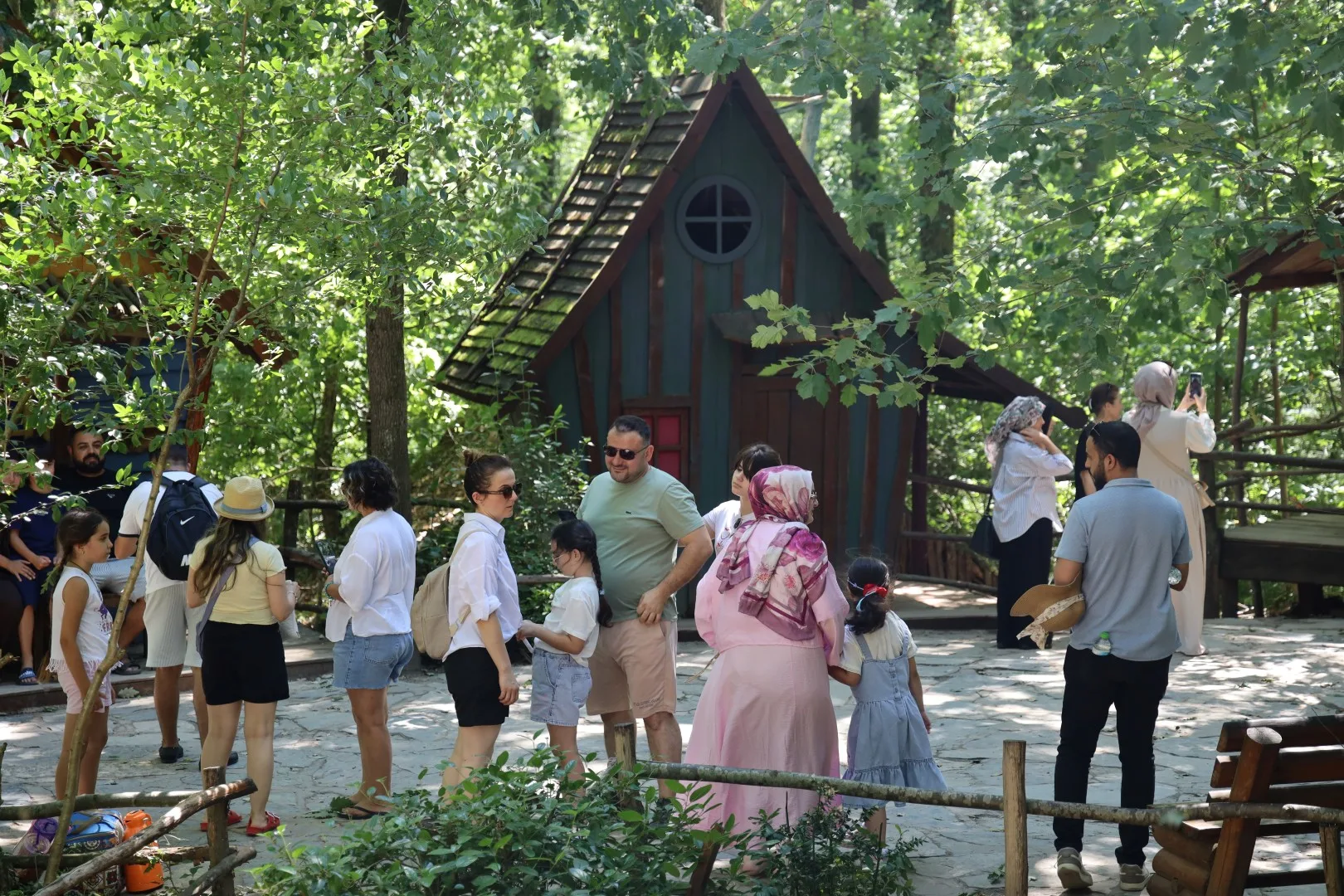 Kocaeli Ormanya’da ailelere doğayla iç içe tatil keyfi
