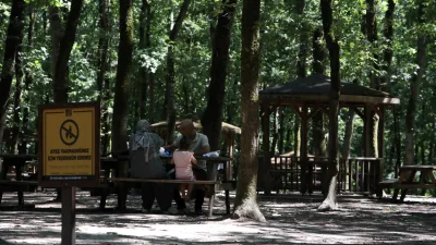 Kocaeli Ormanya Doğal Yaşam Parkı’nda çocuk oyun alanı yenilendi. Aileler