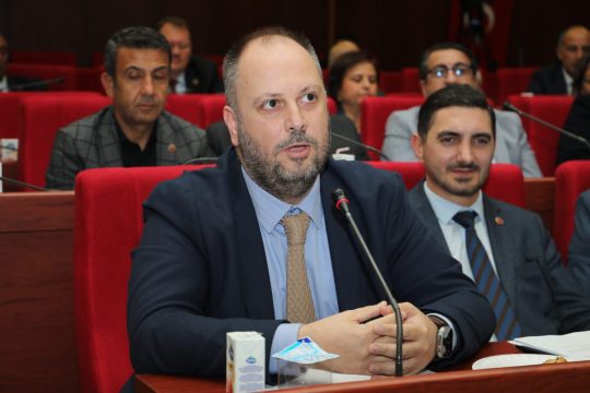 AK Parti İzmit Belediye Meclis Üyesi Erol Çalışkan, CHP'li Mehmet