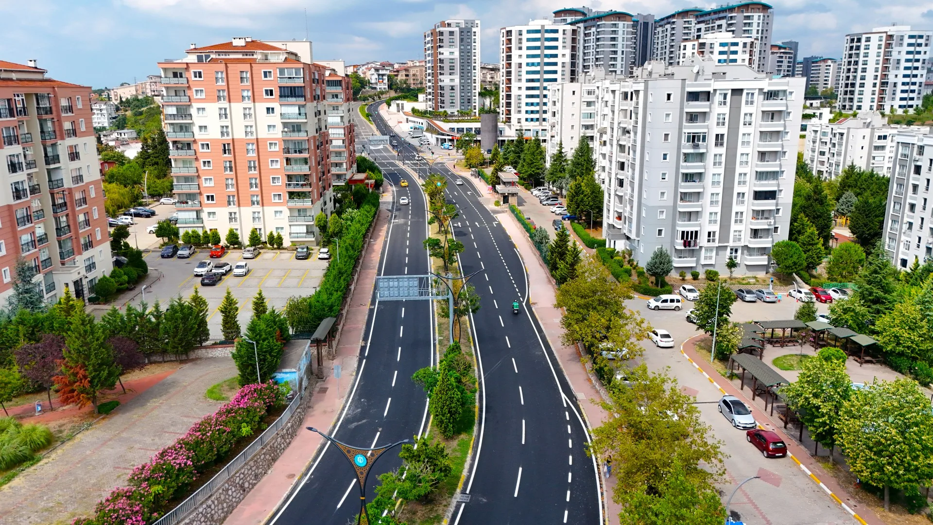 İzmit’te ulaşım rahatladı: Santral Rampası iki yönlü trafiğe açıldı!