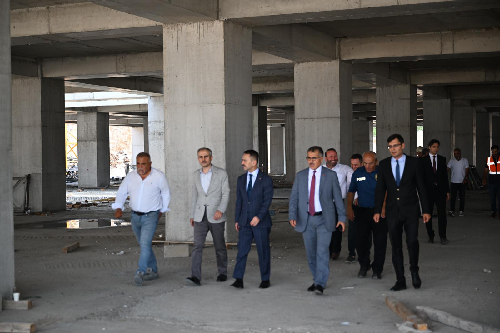 Kocaeli Valisi İlhami Aktaş, Çayırova ilçesinde yapımı hızla devam eden