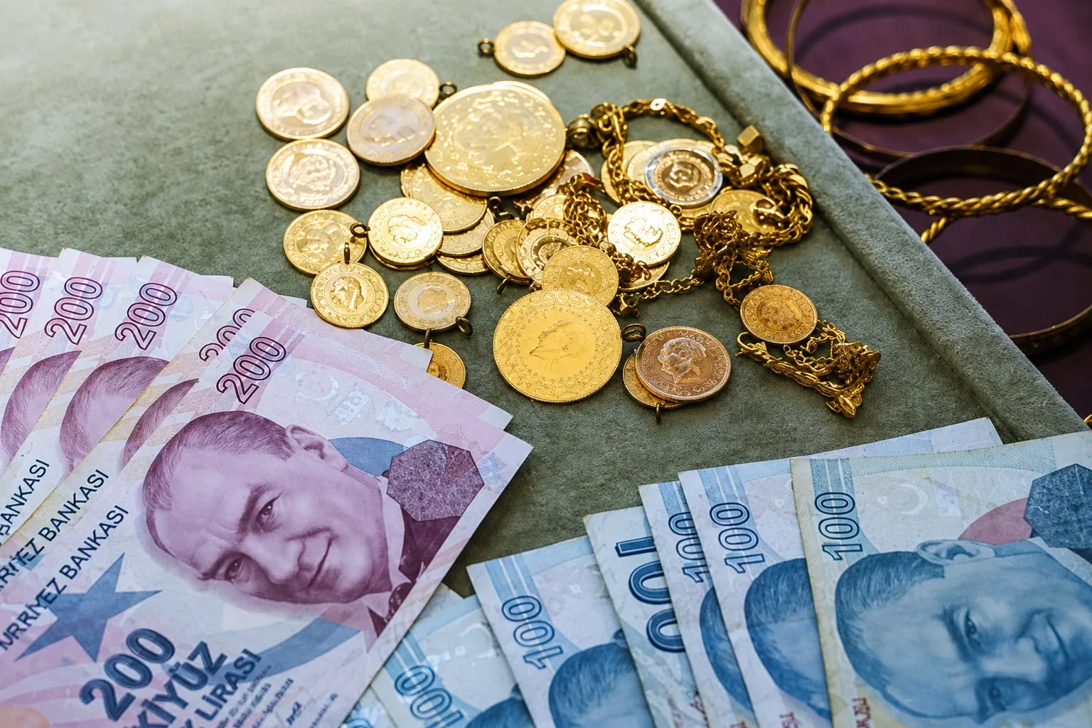 Ons altın haftayı 4.342 dolardan tamamladı. UBS, RBC, Morgan Stanley,
