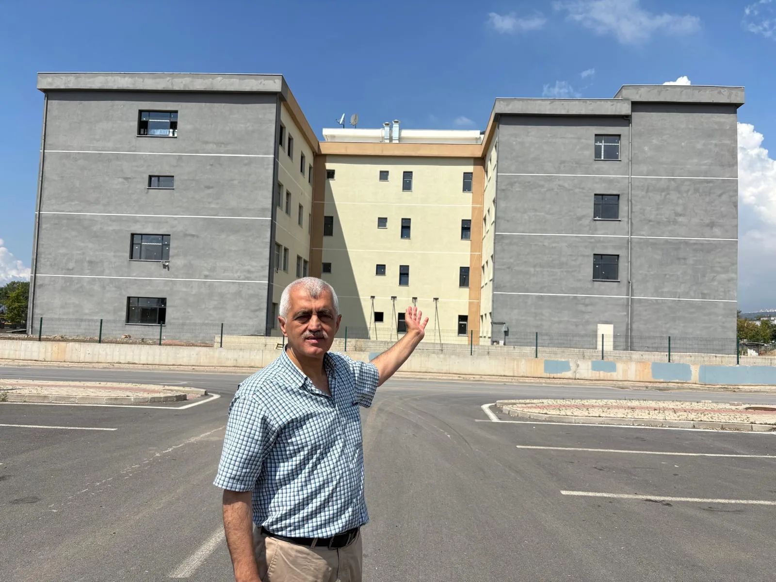 DEM Parti Kocaeli Milletvekili Ömer Faruk Gergerlioğlu, yapımı bir türlü