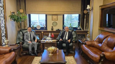 Kocaeli Valisi İlhami Aktaş, annesi Refika Cantürk’ü kaybeden KOÜ Rektörü