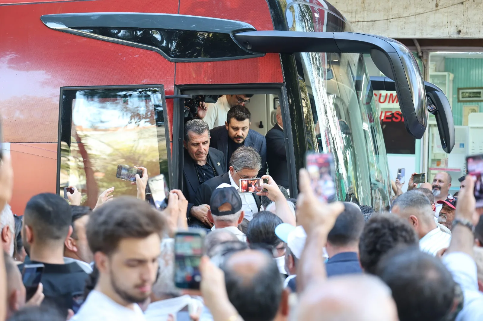Özgür Özel İzmit’ten ilan etti: “İktidarı getirecek yolculuk başlıyor”