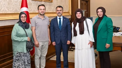 İzmit Malta Mahalle Muhtarı Nebahat Camkıran, Vali İlhami Aktaş’ı ziyaret