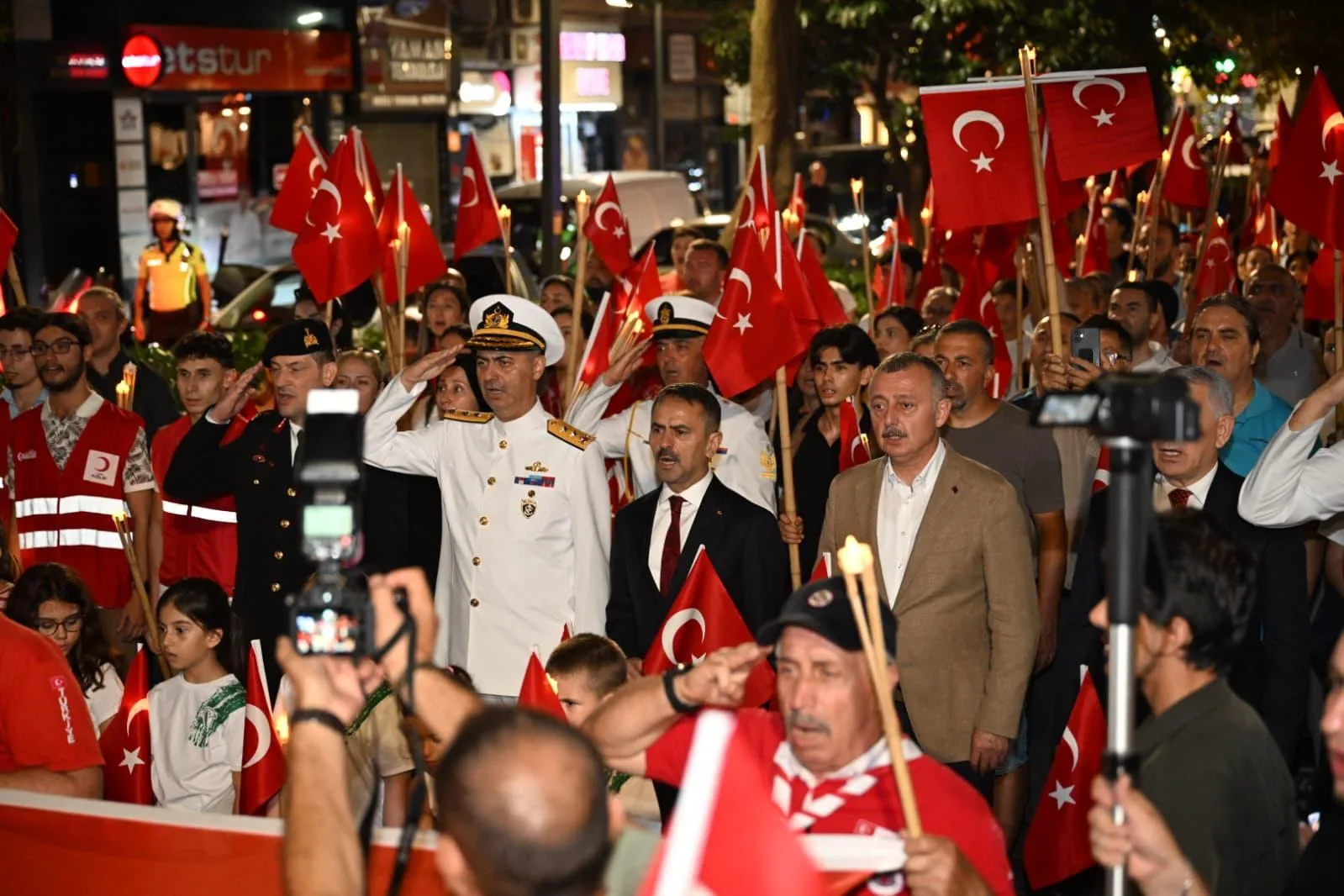 30 Ağustos Zafer Bayramı’nın 104. yılında Kocaeli’de Fener Alayı düzenlendi.