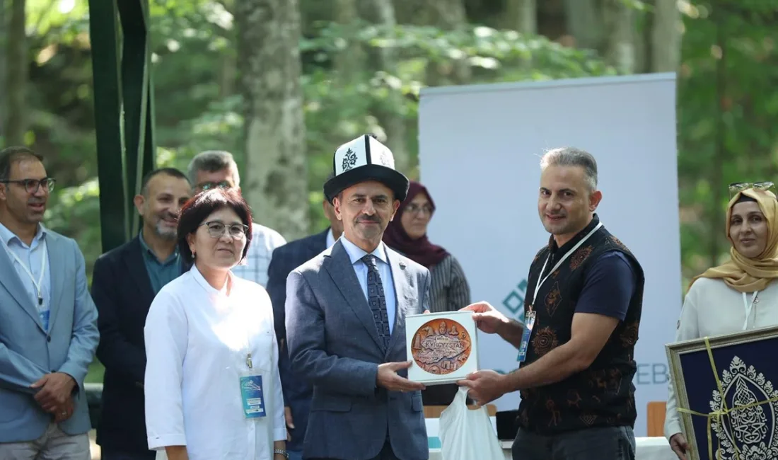 Anadolu Mektebi’nin 15. yılı kapsamında Kocaeli’de düzenlenen Uluslararası Edebiyat ve