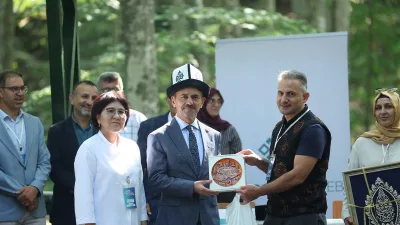 Anadolu Mektebi’nin 15. yılı kapsamında Kocaeli’de düzenlenen Uluslararası Edebiyat ve
