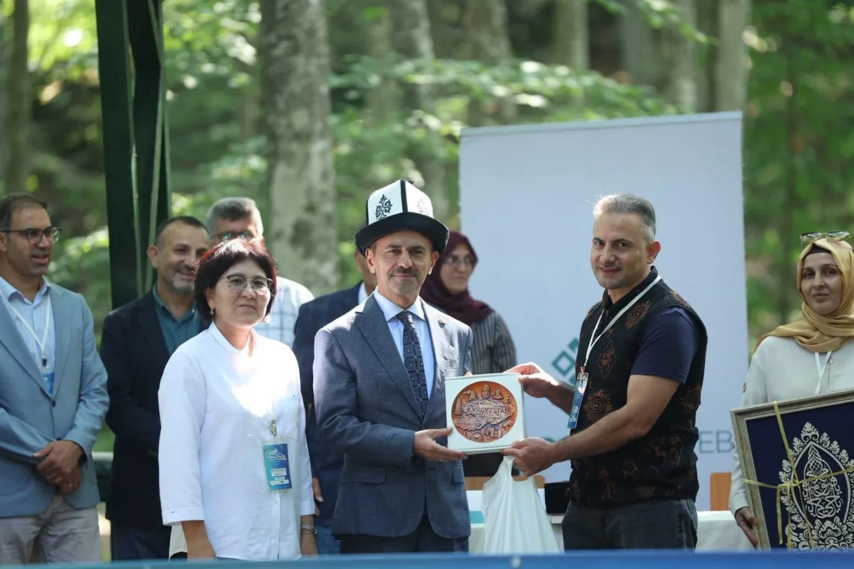 Anadolu Mektebi’nin 15. yılı kapsamında Kocaeli’de düzenlenen Uluslararası Edebiyat ve