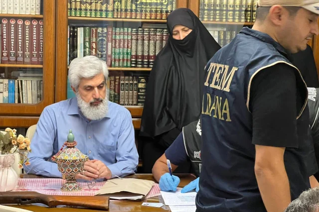 Furkan Vakfı Kurucu Başkanı Alparslan Kuytul ve eşinin de aralarında