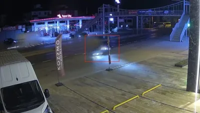Yalova-İzmit kara yolu Çiftlikköy mevkiinde kontrolden çıkan otomobil takla atarak