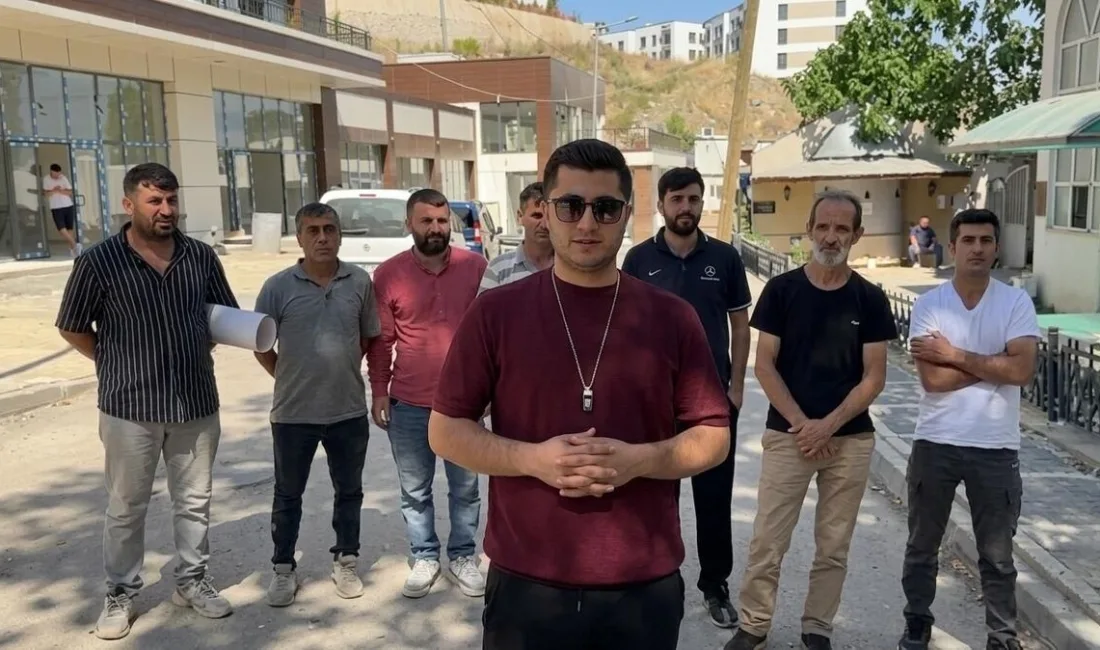 İzmit Cedit Kentsel Dönüşüm Projesi'nde işten çıkarıldıklarını belirten işçiler, En-Sa