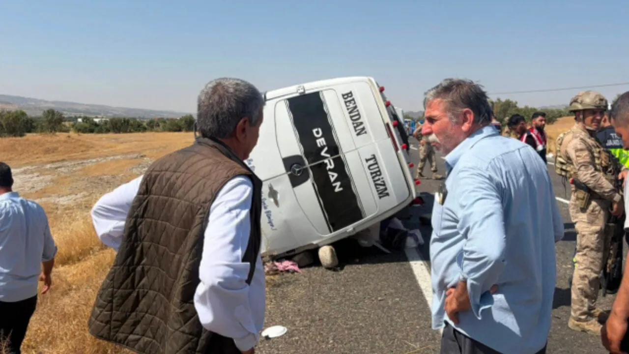 Kocaeli plakalı minibüs dehşeti! Ölü ve yaralılar var